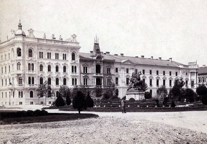 Spomenik 'Sv. Juraj ubija zmaja', rad kipara Antona Dominika Fernkorna, Akademički trg (današnja HAZU, Strossmayerov trg) oko 1885. godine